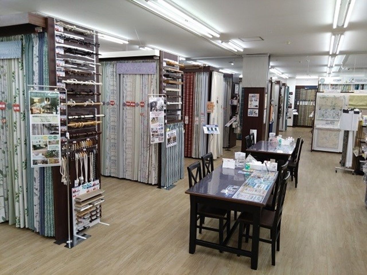 カーテンじゅうたん王国 - 佐倉店